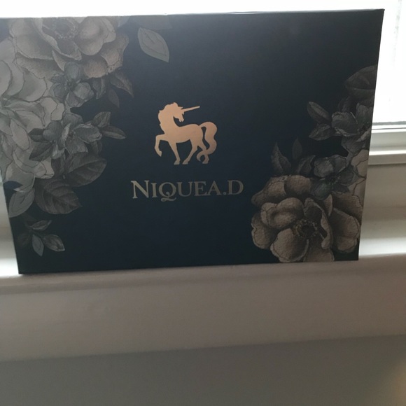 NIQUEA.D Gorgeous Scarf - Picture 2 of 3